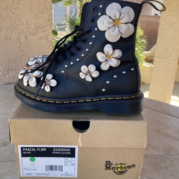 Dr. Martens Women's 1460 Pascal LIMITED EDITION 3D Flowers US 7 RARE & Unique!! - Picture 7 of 12